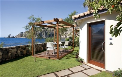 Bungalow Sea side with outdoor Jacuzzi